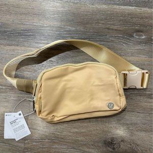 LULULEMON everywhere beltbag BNWT